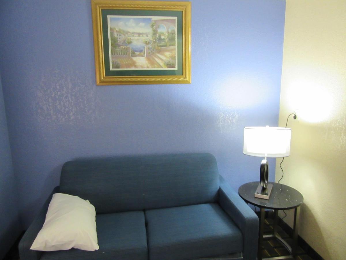 Quality & Near Six Flags East Hotel 2*