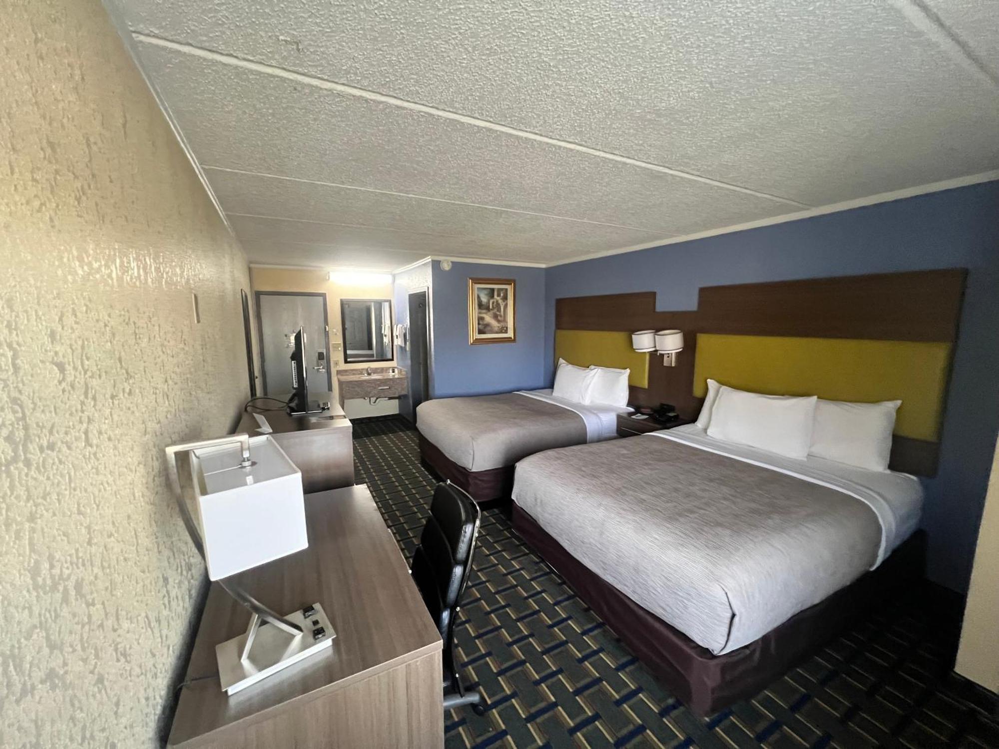 Quality & Near Six Flags East 2* Lodge West